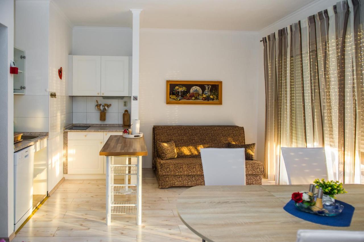 Apartments Nino ポドストラナ エクステリア 写真
