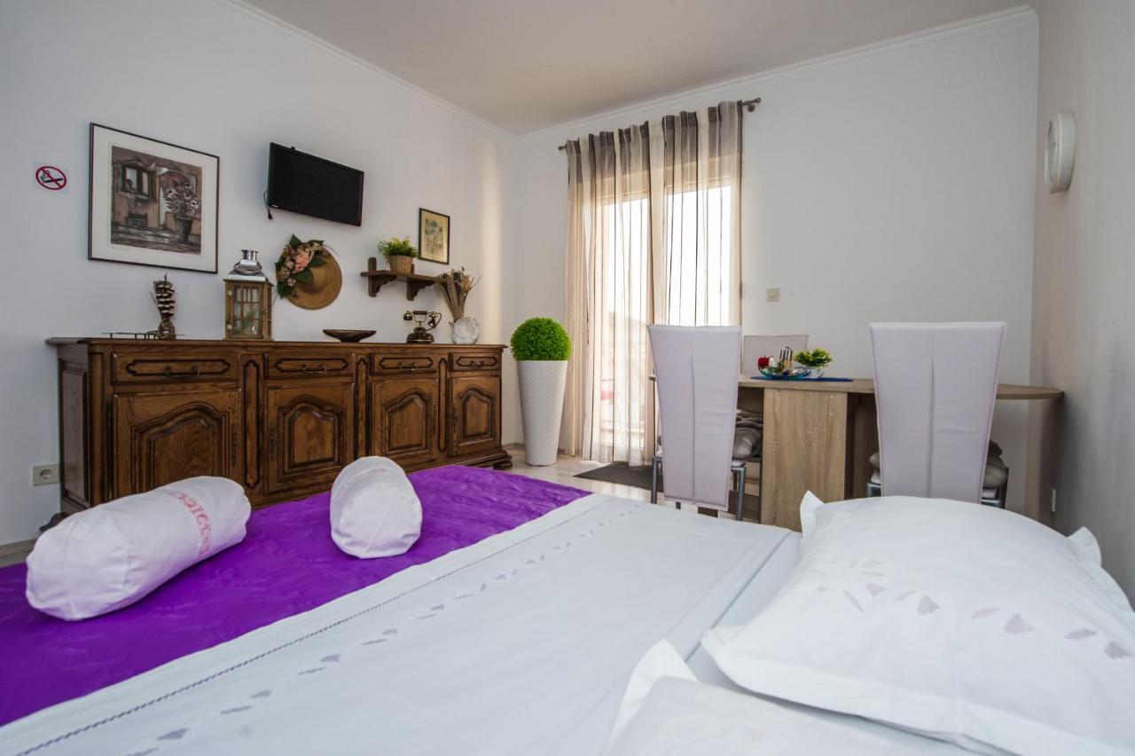 Apartments Nino ポドストラナ エクステリア 写真